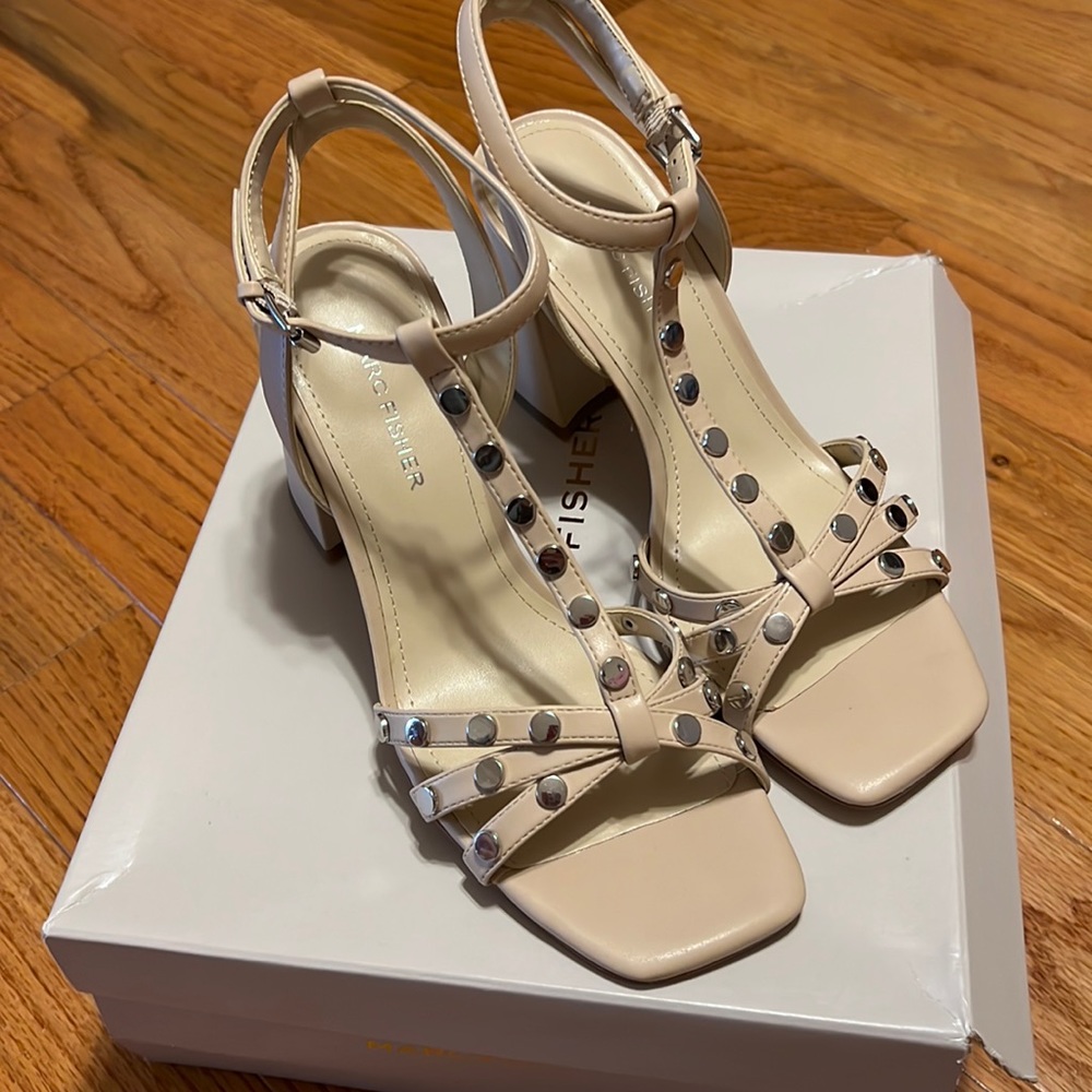Marc fisher nude heels